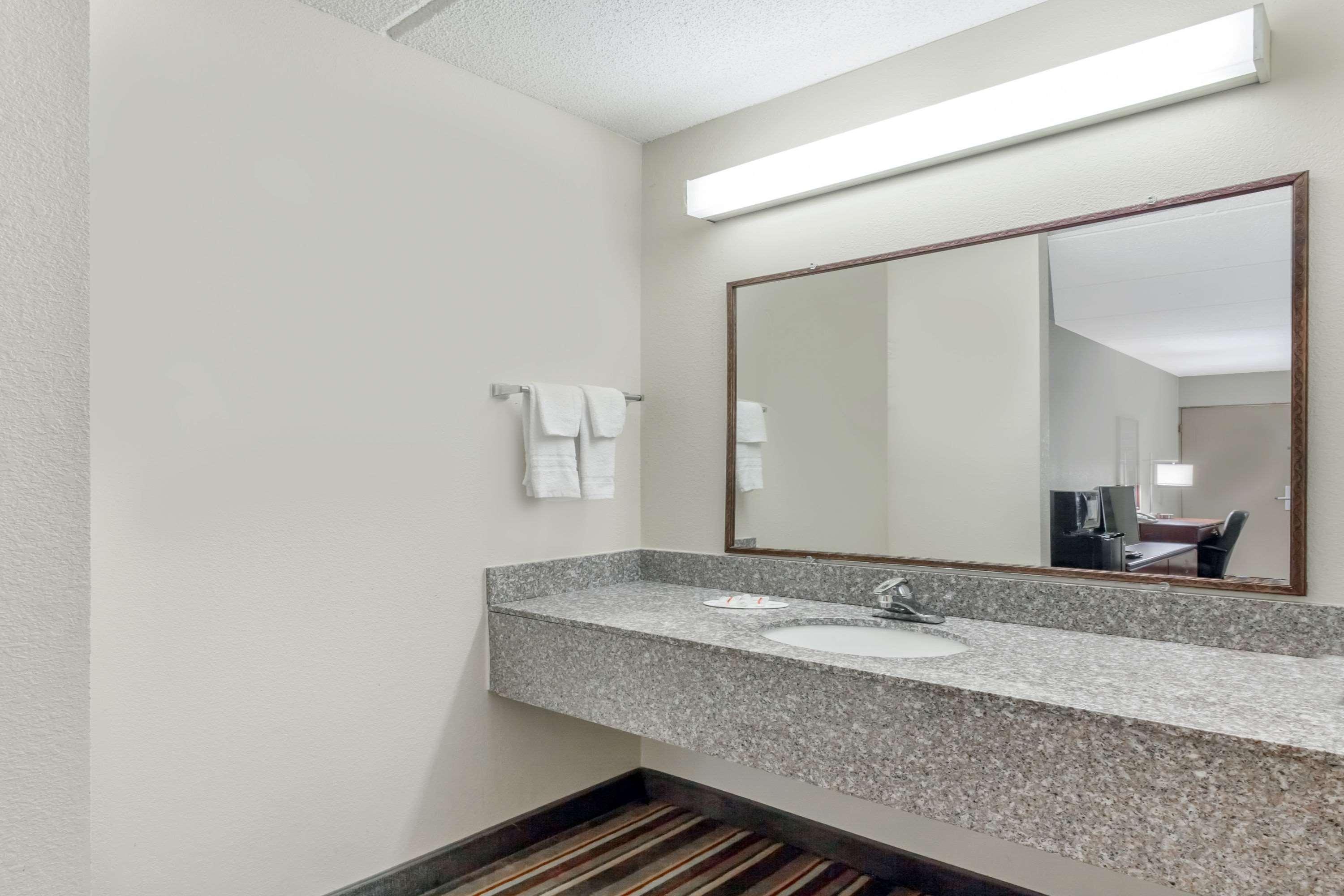 Clarion Pointe Kimball By Choice Hotels Bagian luar foto