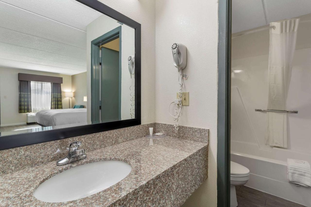 Clarion Pointe Kimball By Choice Hotels Bagian luar foto