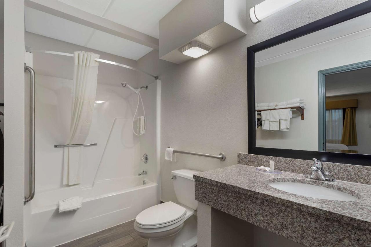 Clarion Pointe Kimball By Choice Hotels Bagian luar foto