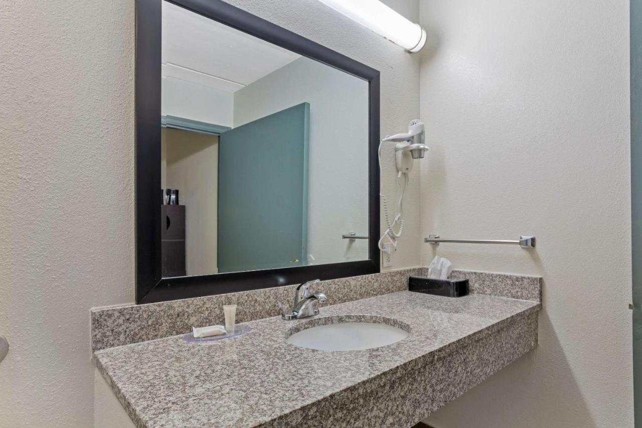 Clarion Pointe Kimball By Choice Hotels Bagian luar foto