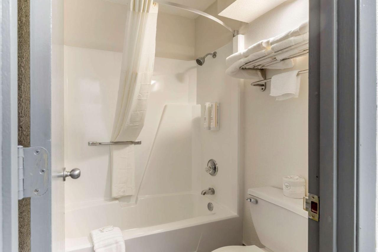 Clarion Pointe Kimball By Choice Hotels Bagian luar foto